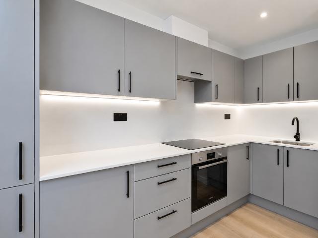Apartment for rent in Longlands, Greater London