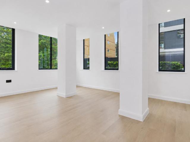 Apartment for rent in Longlands, Greater London