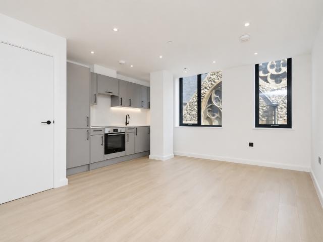 Apartment for rent in Longlands, Greater London