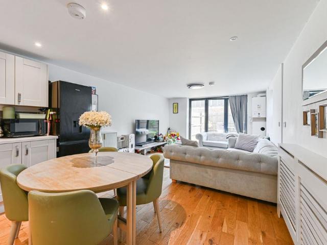 Apartment for rent in Longlands, Halfway Street