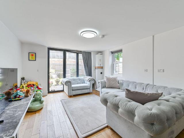 Apartment for rent in Longlands, Halfway Street