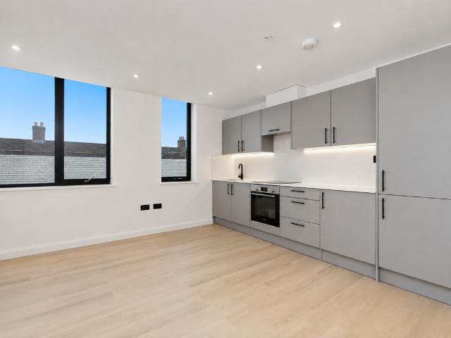 Apartment for rent in Longlands, Greater London
