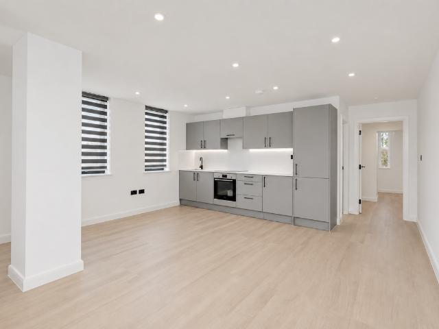 Apartment for rent in Longlands, Greater London