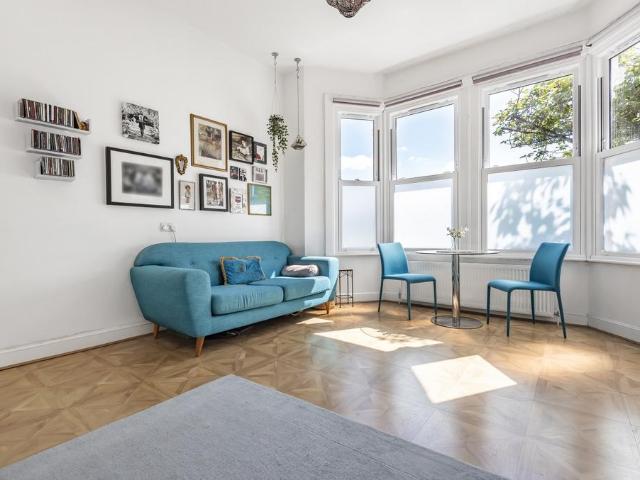 House for rent in Longlands, Greater London