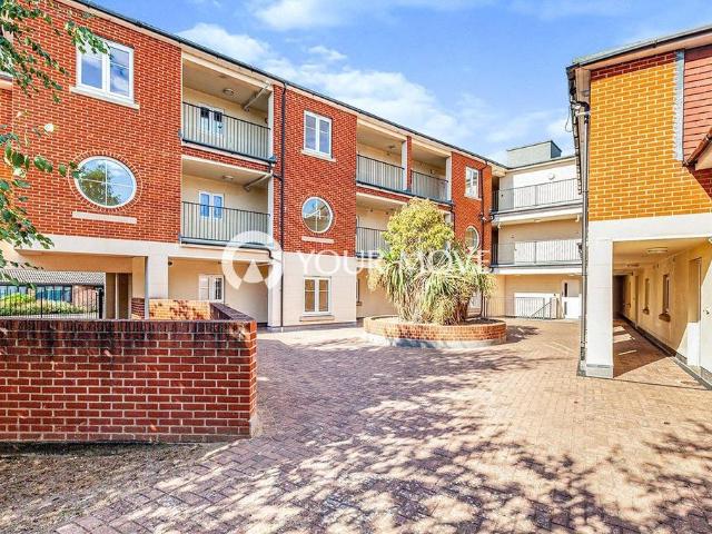 Apartment for rent in Row Town, Surrey