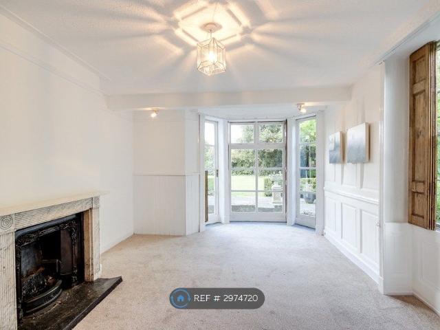 Studio for rent in Blackhills, Surrey
