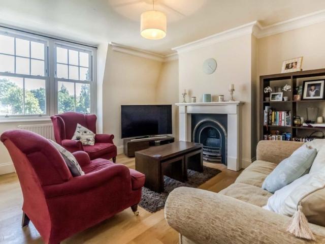 Apartment for rent in Hampton, Greater London