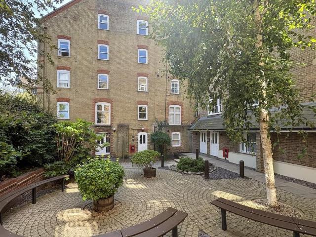 Apartment for rent in Kings Hill, Colliers End