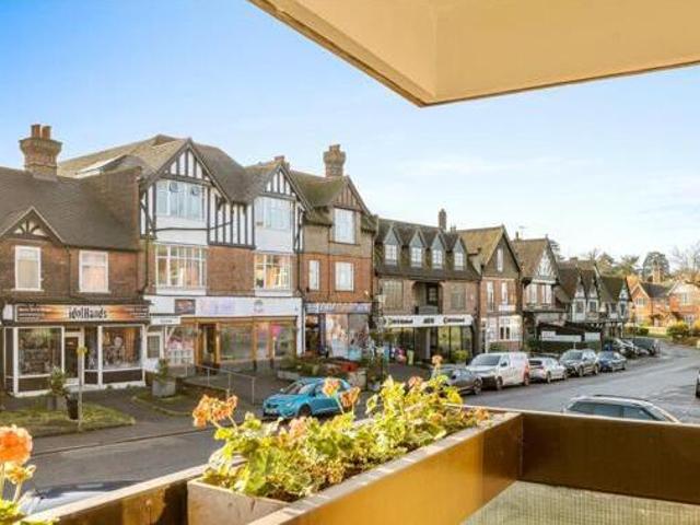 House for sale in Oxted, Hillview