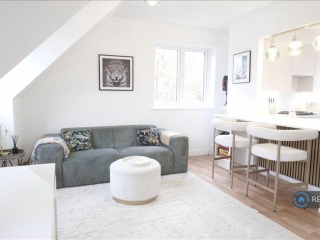 Apartment for rent in Emmbrook, Wokingham