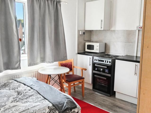 Studio for rent in Darlaston, Walsall