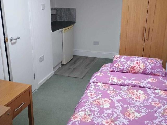 Studio for rent in The Flatts, Darlaston