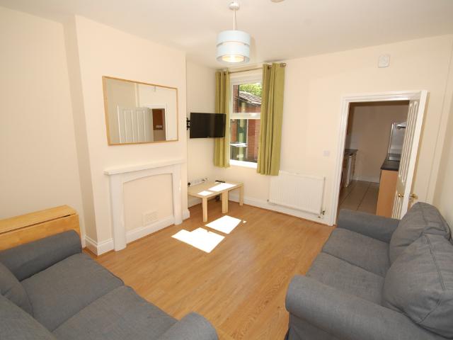 Room for rent in Elmfield, Leicestershire
