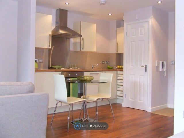Studio for rent in Heeley Bottom, South Yorkshire