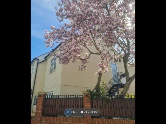 Apartment for rent in London Borough of Hounslow, Greater London