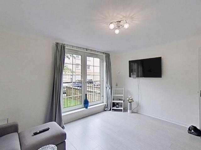 Apartment for rent in Hillside, Leith