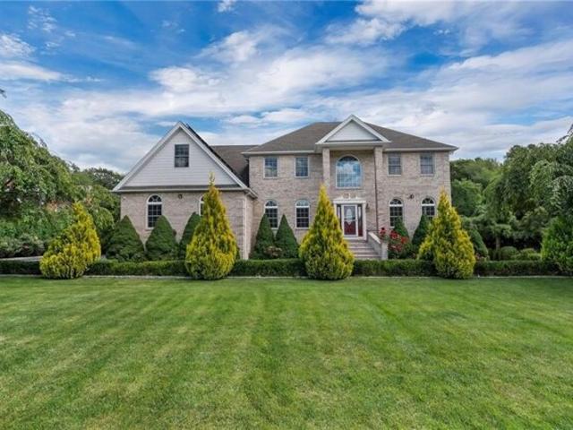 House for sale in Lincoln, Rhode Island