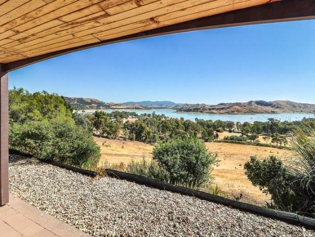 Cottage for sale in Bonnie Doon, Victoria