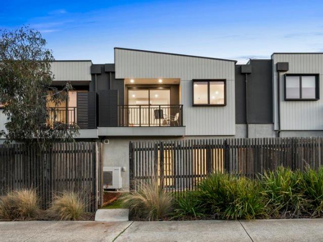 Townhouse for sale in Torquay, Victoria