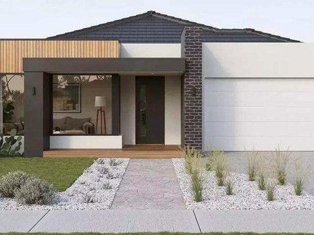 Cottage for sale in Warragul, Victoria