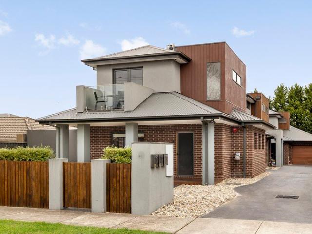 Townhouse for sale in Camerons Creek, Victoria