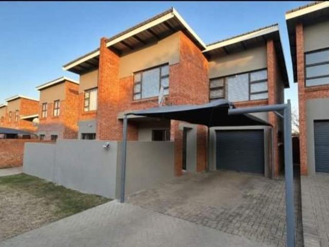 Townhouse for sale in Bloemfontein, Free State