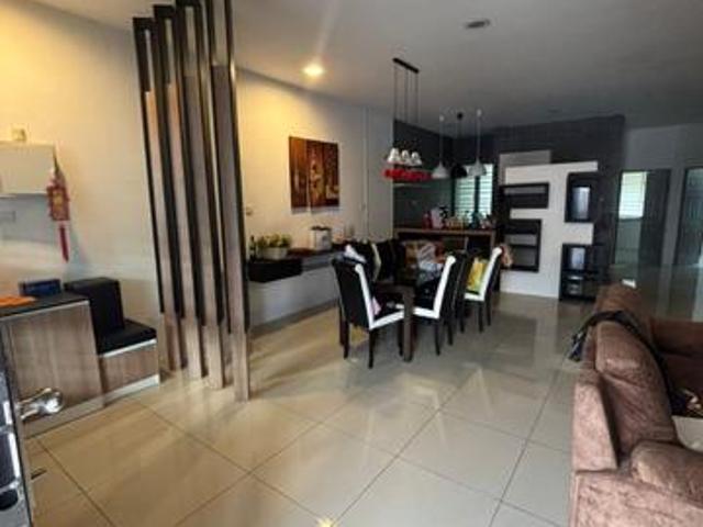 Terraced House for sale in Kuching, Bahagian Kuching