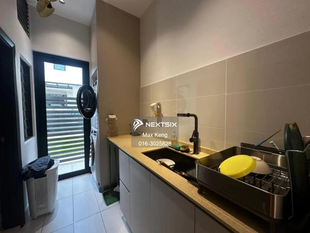 Residential House for sale in Kuching, Bahagian Kuching