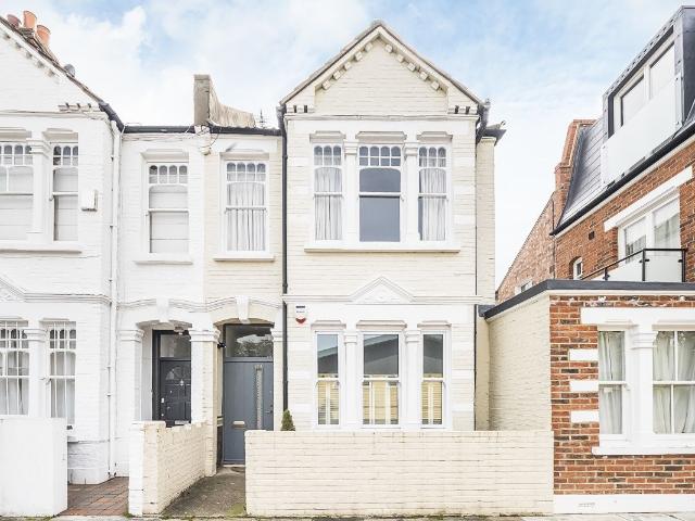 Apartment for rent in Sands End, Greater London