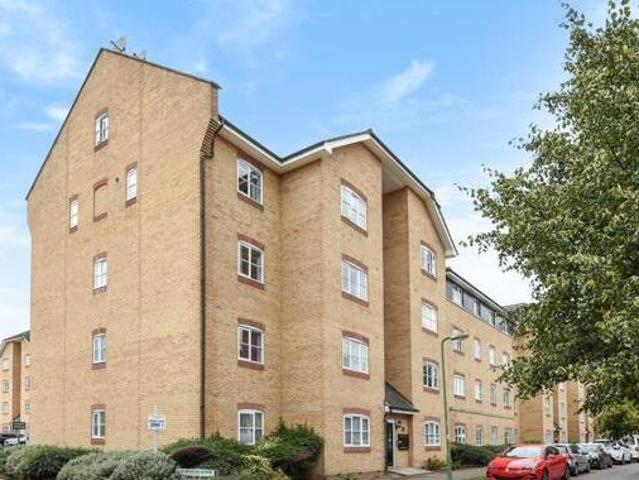 House for rent in Pouchen End, Hertfordshire