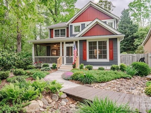 House for sale in Flat Rock