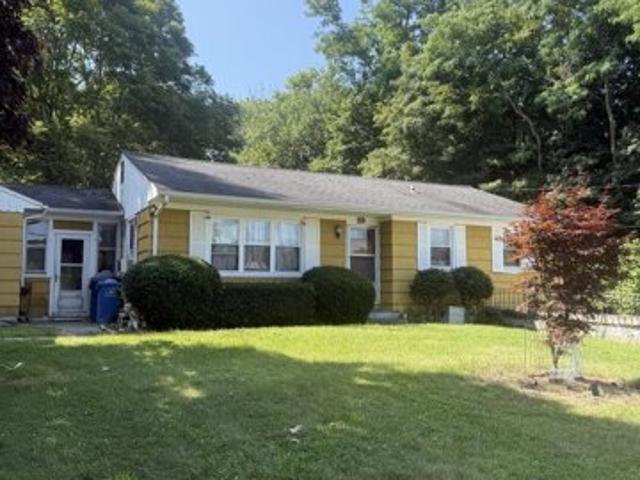 House for sale in Moosup, Plainfield