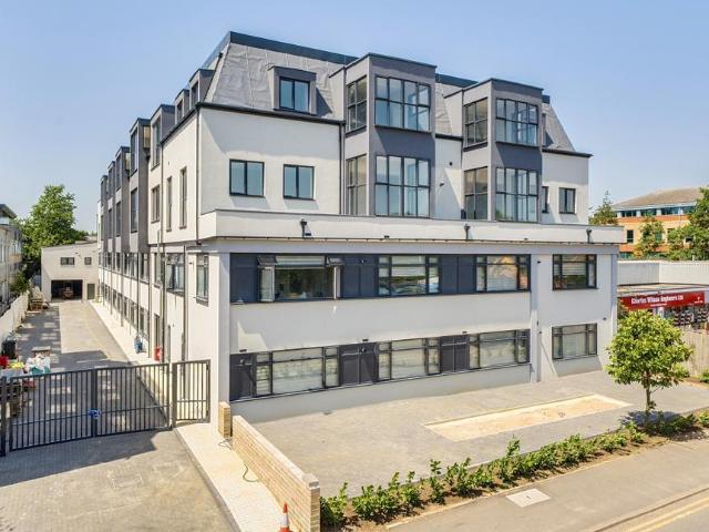 Apartment for rent in Elstree and Borehamwood, Borehamwood