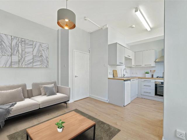 Apartment for rent in Brook Green, Greater London