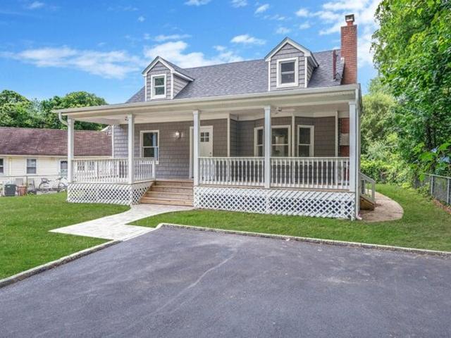 House for sale in Nesconset