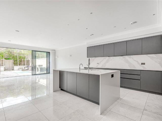 Apartment for rent in London Borough of Hammersmith and Fulham, Greater London