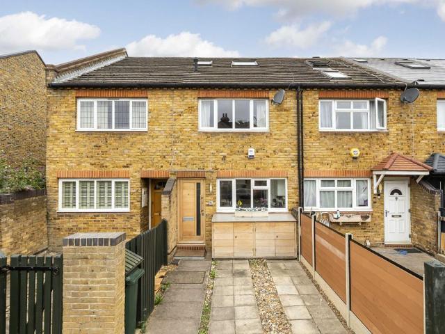 Townhouse for rent in Fulham, Cat Hill