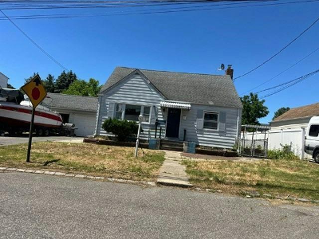 House for sale in Huntington Station, Town of Huntington