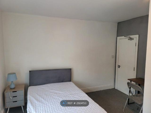 Room for rent in Chilvers Coton, Camp Hill
