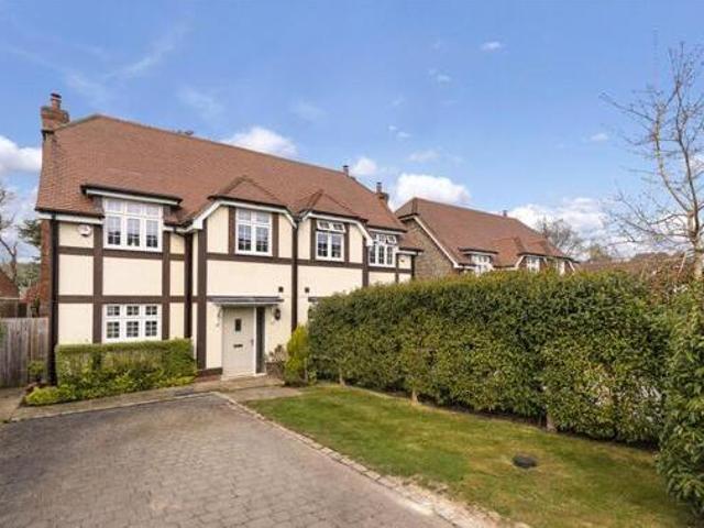 House for sale in The Butts, Kent