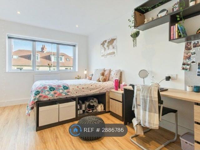 Room for rent in Huddersfield, Isle Of Man