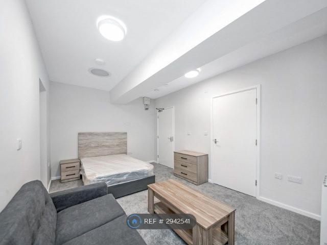 Studio for rent in Huddersfield, West Yorkshire