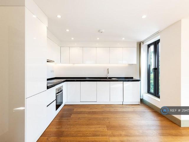 Apartment for rent in London Borough of Hounslow, Strand