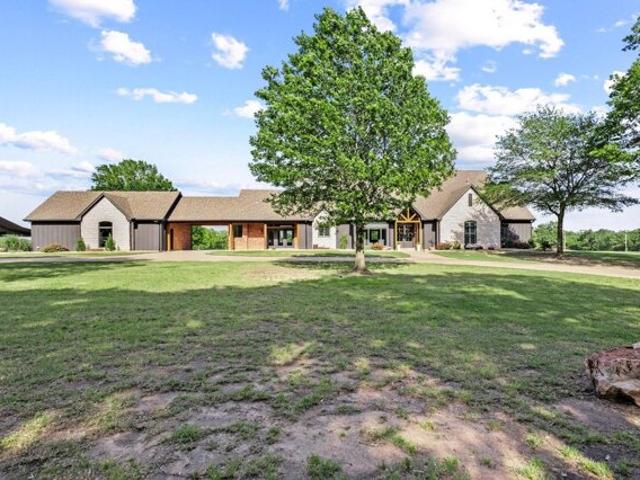 House for sale in Paris, Texas