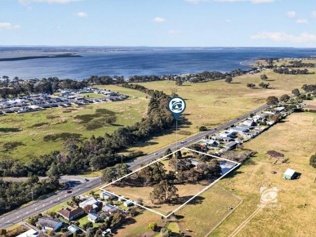 Cottage for sale in Eagle Point, Victoria