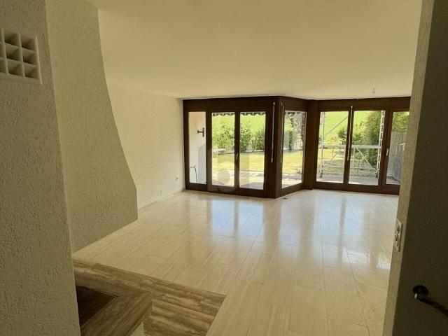 Reihenfamilienhaus mieten in Therwil, Basel-Landschaft