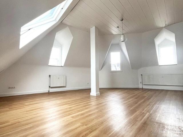 Dachgeschosswohnung kaufen in Eicken, Mönchengladbach