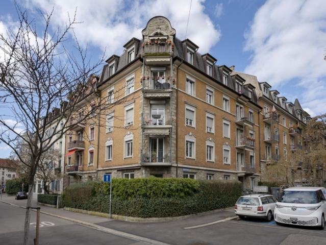 Mehrfamilienhaus kaufen in Einigen, Zürich