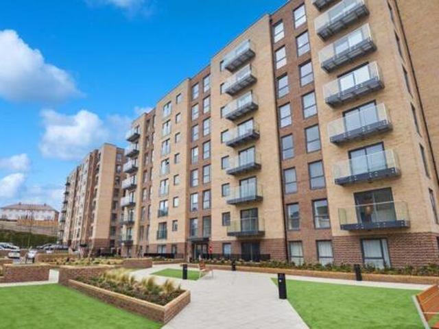 House for sale in Luton