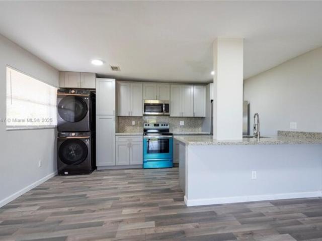 Condo for sale in Dania